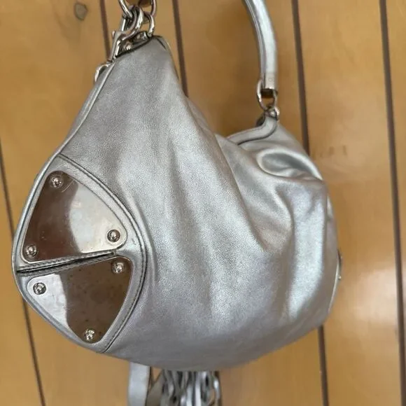 Authentic GUCCI Metallic Silver Leather Medium Indy Babouska Top Handle Bag - Picture 5 of 16